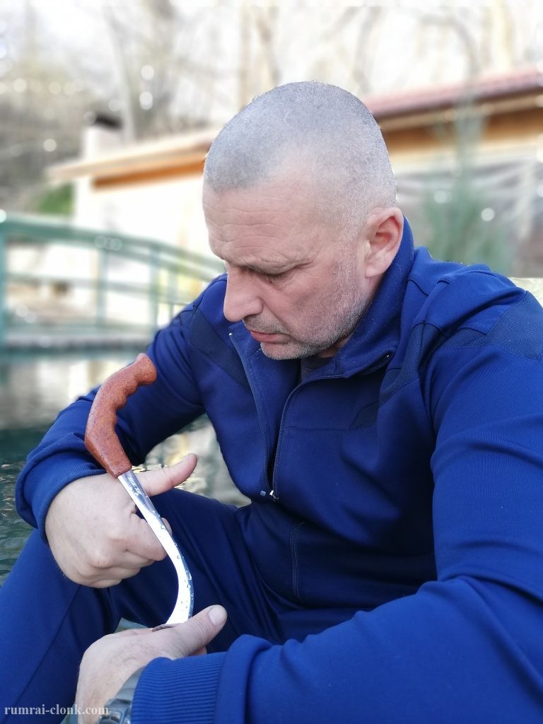 идеалист, авантюрист, воден дух